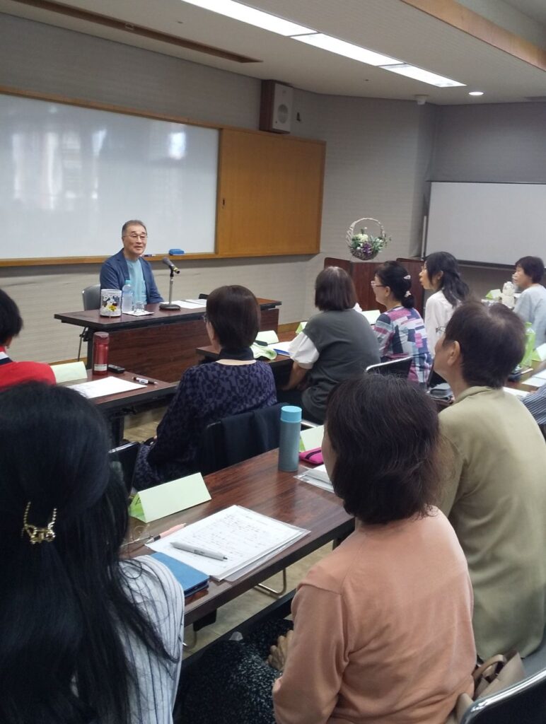 熱心に聴講する受講生の皆さん